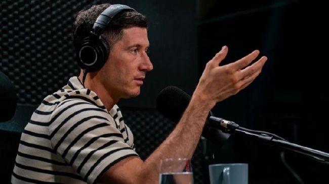 杨紫作为三人中唯一的女性，调侃道：;两位大佬分别做我的拍档和敌人，可见乔琳这个角色多么有分量